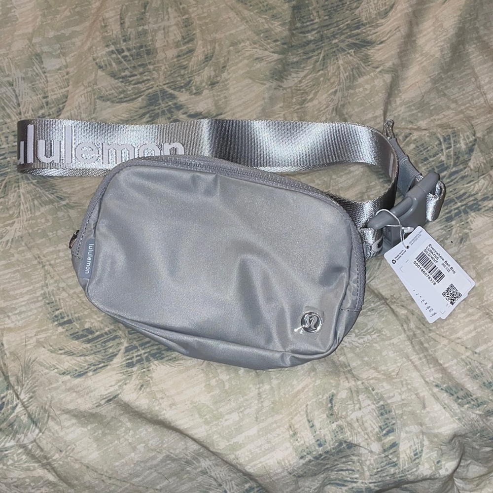 NWT lululemon belt bag. Silver drop with white letters